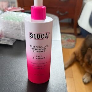 Pink Face Cleanser with Hyaluronic Vitamin E